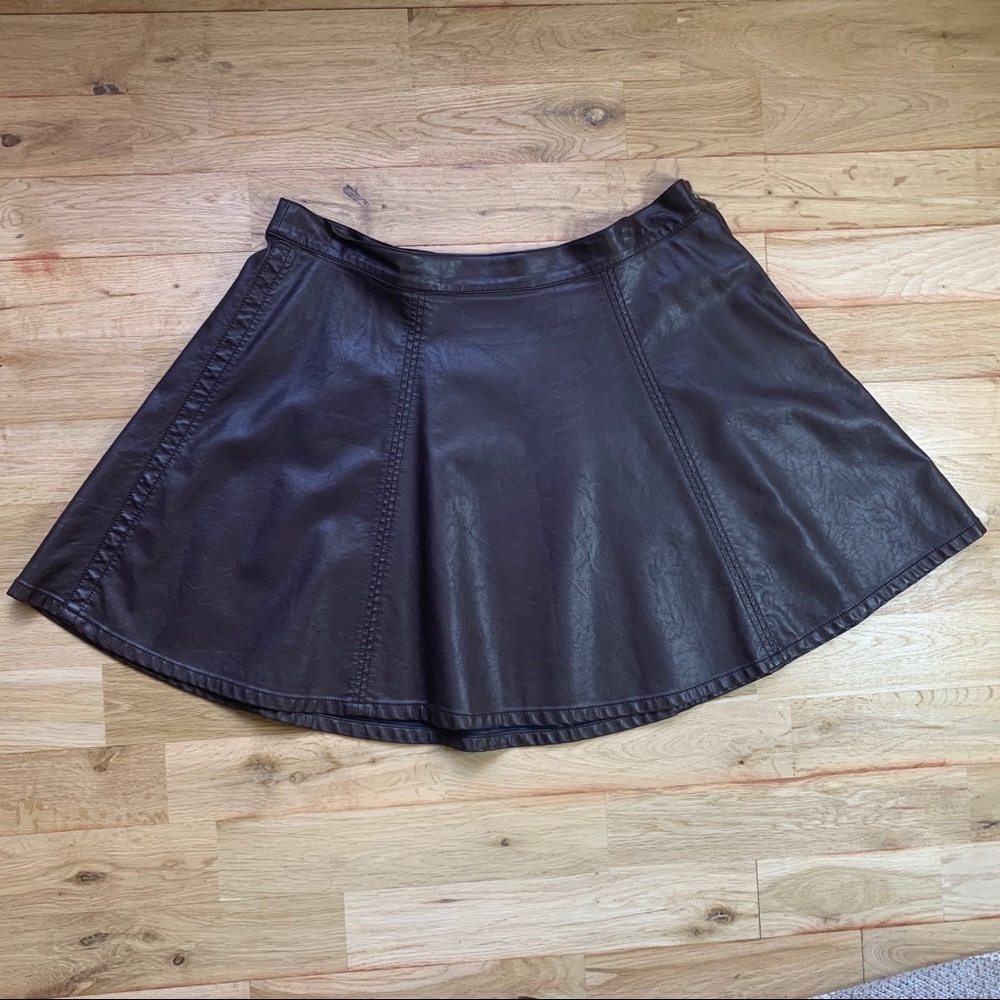 FOREVER 21 faux leather brown skirt. Size XL